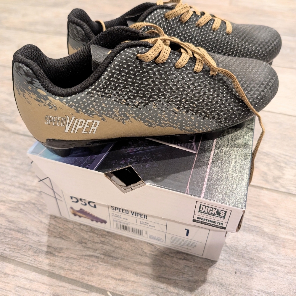 DSG Boys Size 1 Soccer Cleats - New